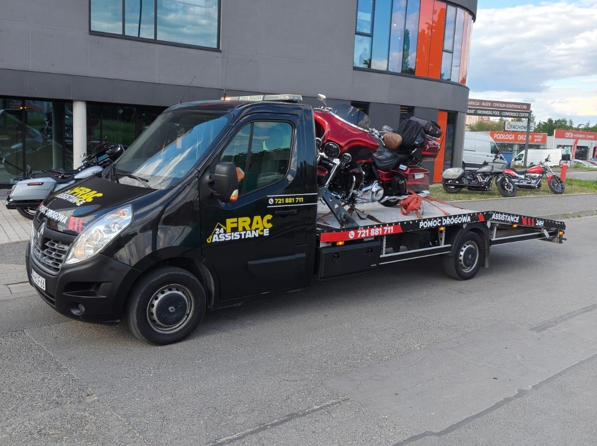 Transport motocykla Harley-Davidson na lawecie Renault Master Frąc Assistance